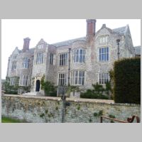 Glynde Place, photo by Michael Dibb on geograph.org.uk (Wikipedia).jpg